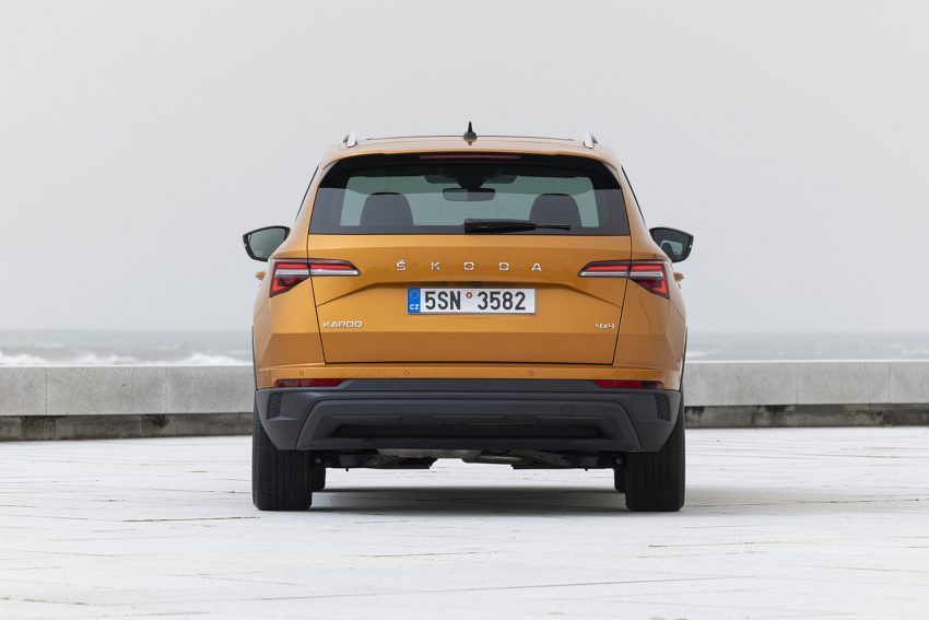 2022 Škoda Karoq Style - Rear Wallpaper 850x567 #67