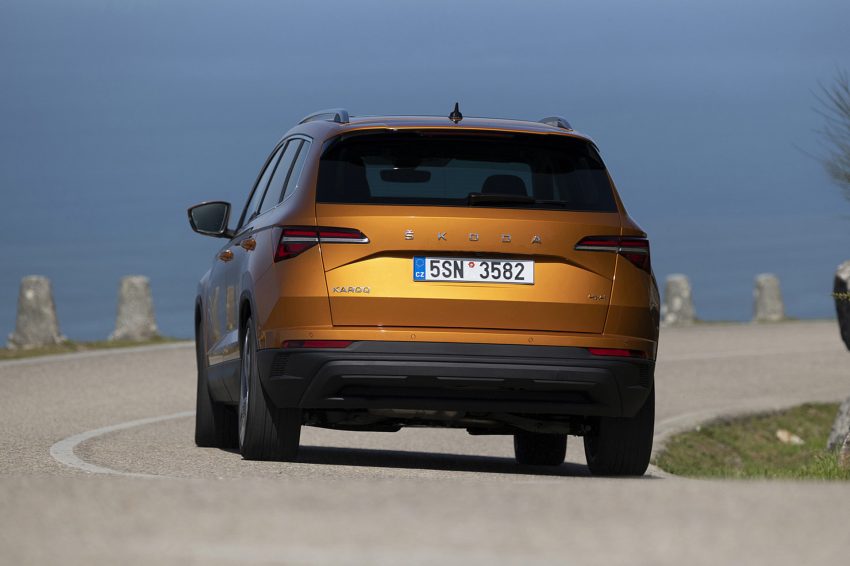 2022 Škoda Karoq Style - Rear Wallpaper 850x566 #15