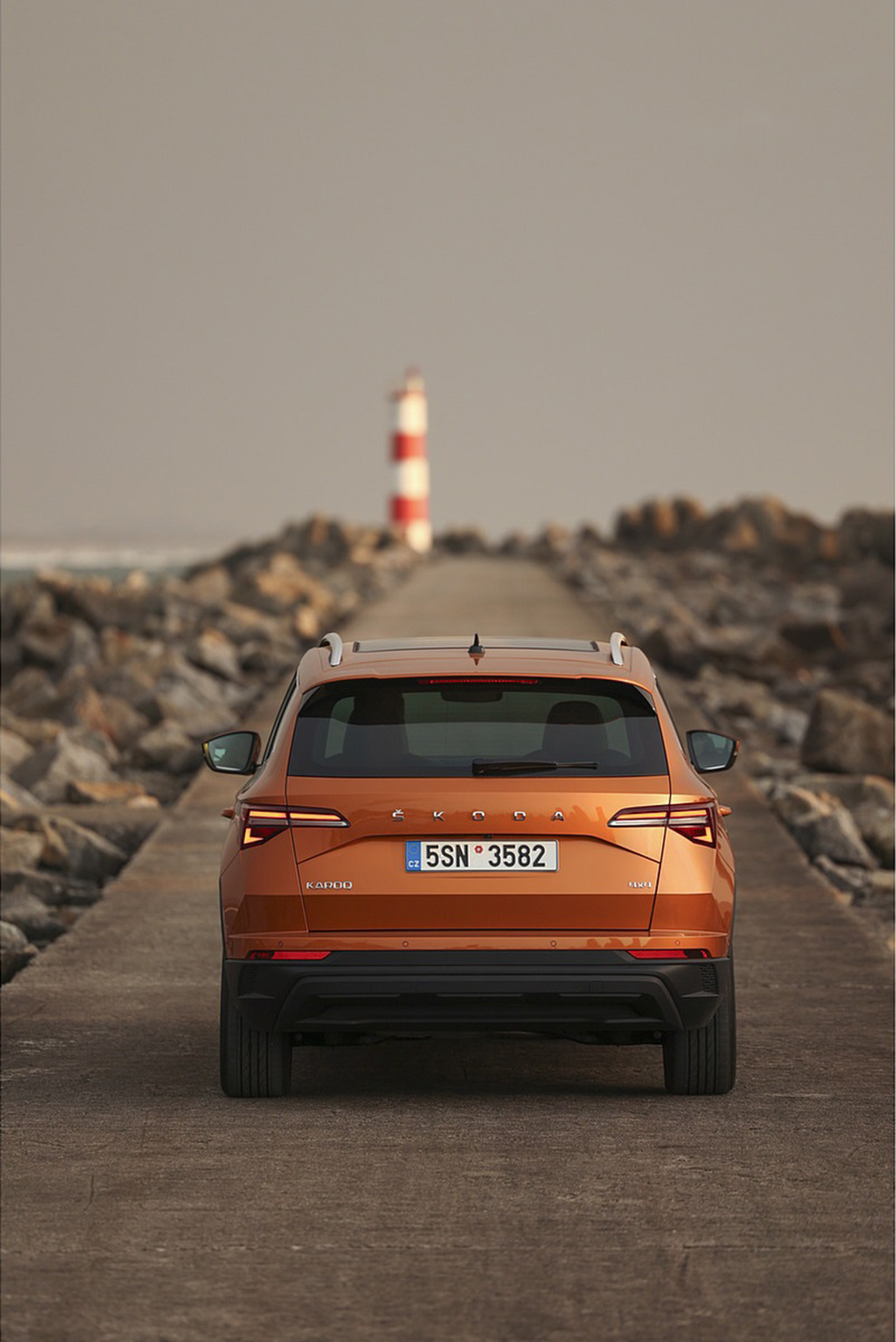 Download 2022 Škoda Karoq Style - Rear HD Phone Wallpaper 1921x2878 #43