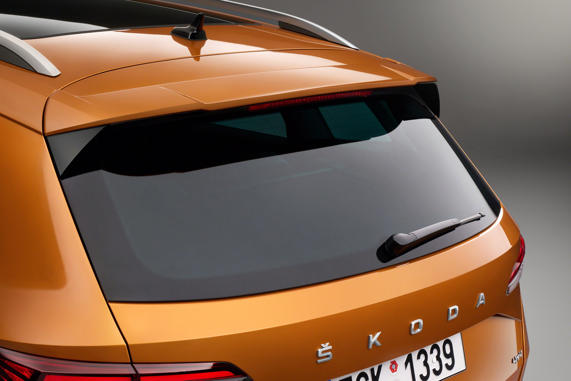 Download 2022 Škoda Karoq Style - Spoiler HD Wallpaper 1920x1281 #115