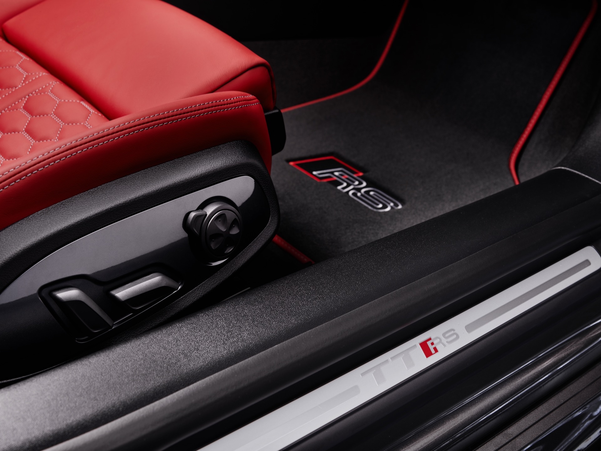 Download 2022 Audi TT RS Heritage Edition - Door Sill HD Wallpaper 1920x1440 #36