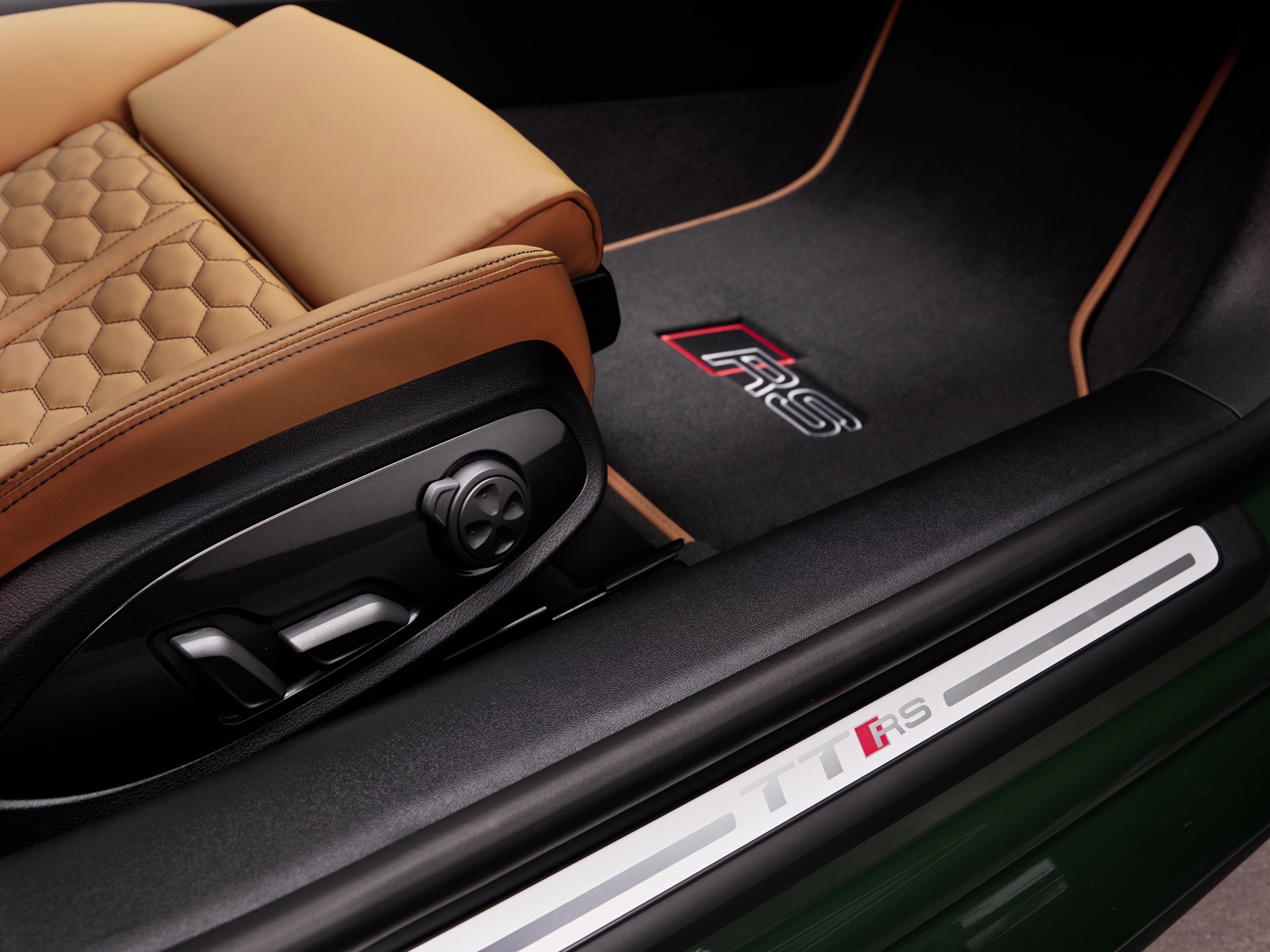 Download 2022 Audi TT RS Heritage Edition - Door Sill HD Wallpaper 1920x1440 #40