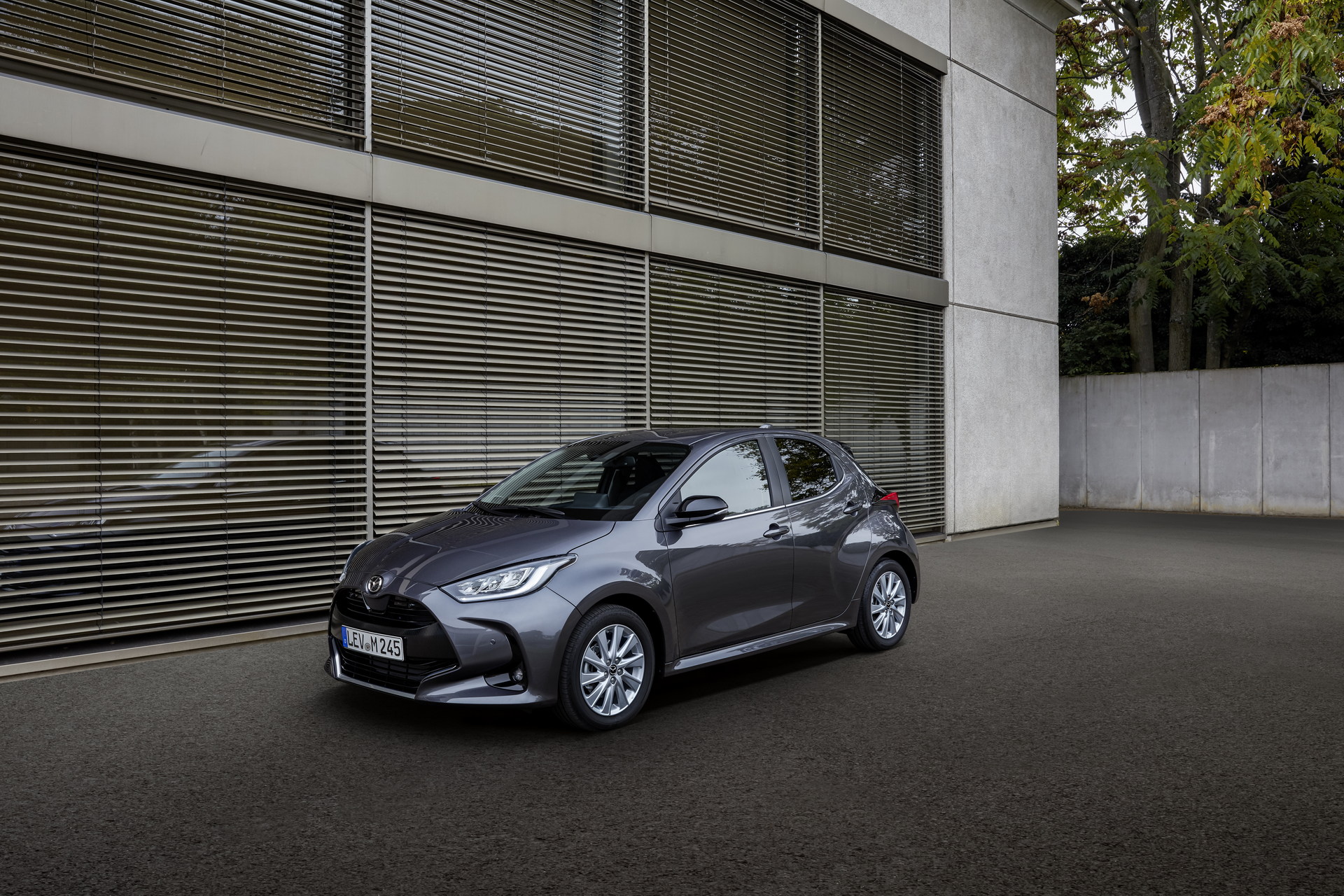 Download 2022 Mazda 2 Hybrid - Front Three-Quarter HD Wallpaper 1920x1280 #6