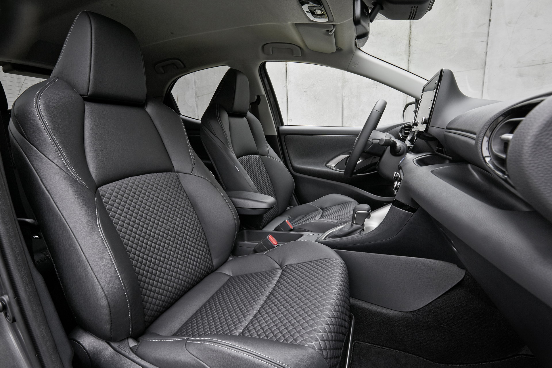 Download 2022 Mazda 2 Hybrid - Interior, Front Seats HD Wallpaper 1920x1280 #21