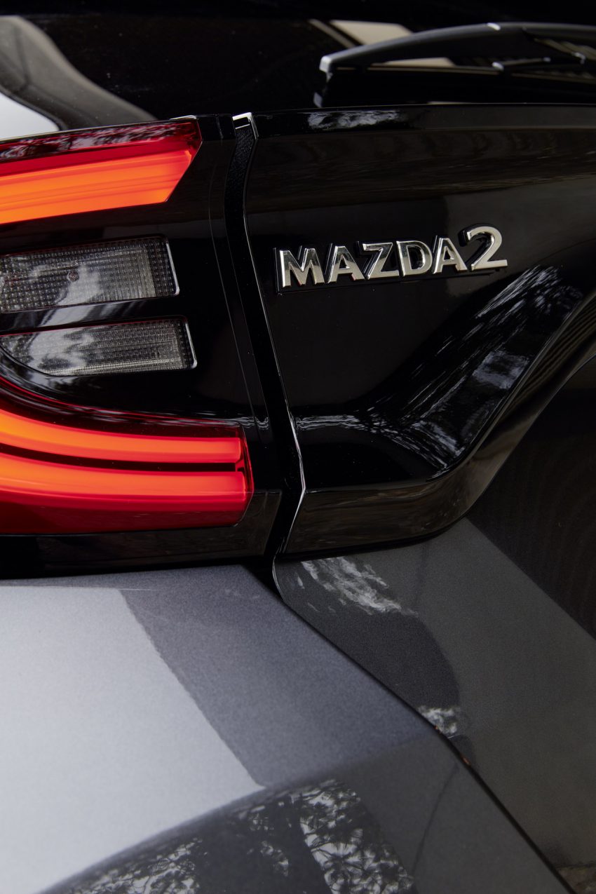2022 Mazda 2 Hybrid - Tail Light Phone Wallpaper 850x1275 #14