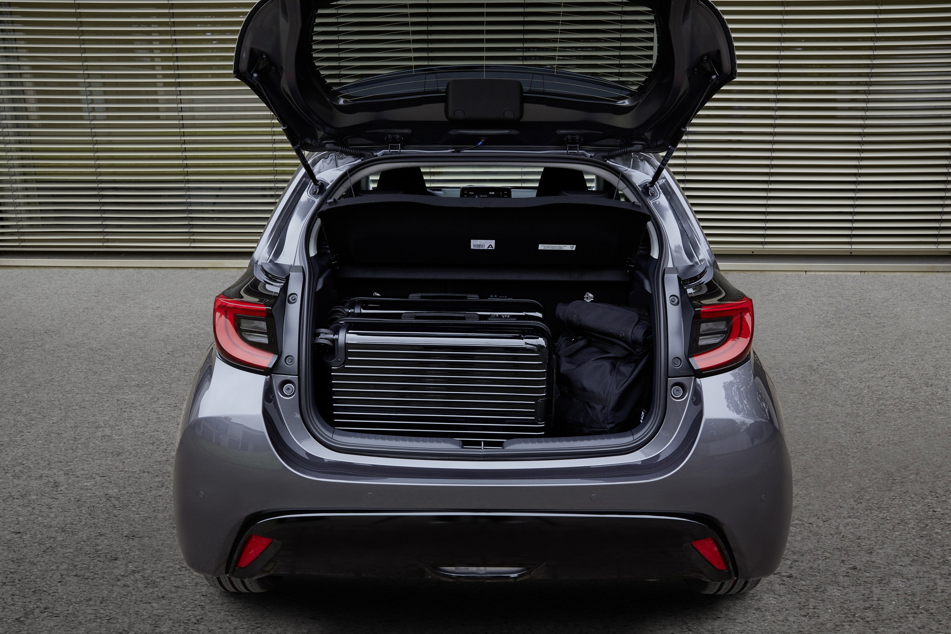 Download 2022 Mazda 2 Hybrid - Trunk HD Wallpaper 1920x1280 #23