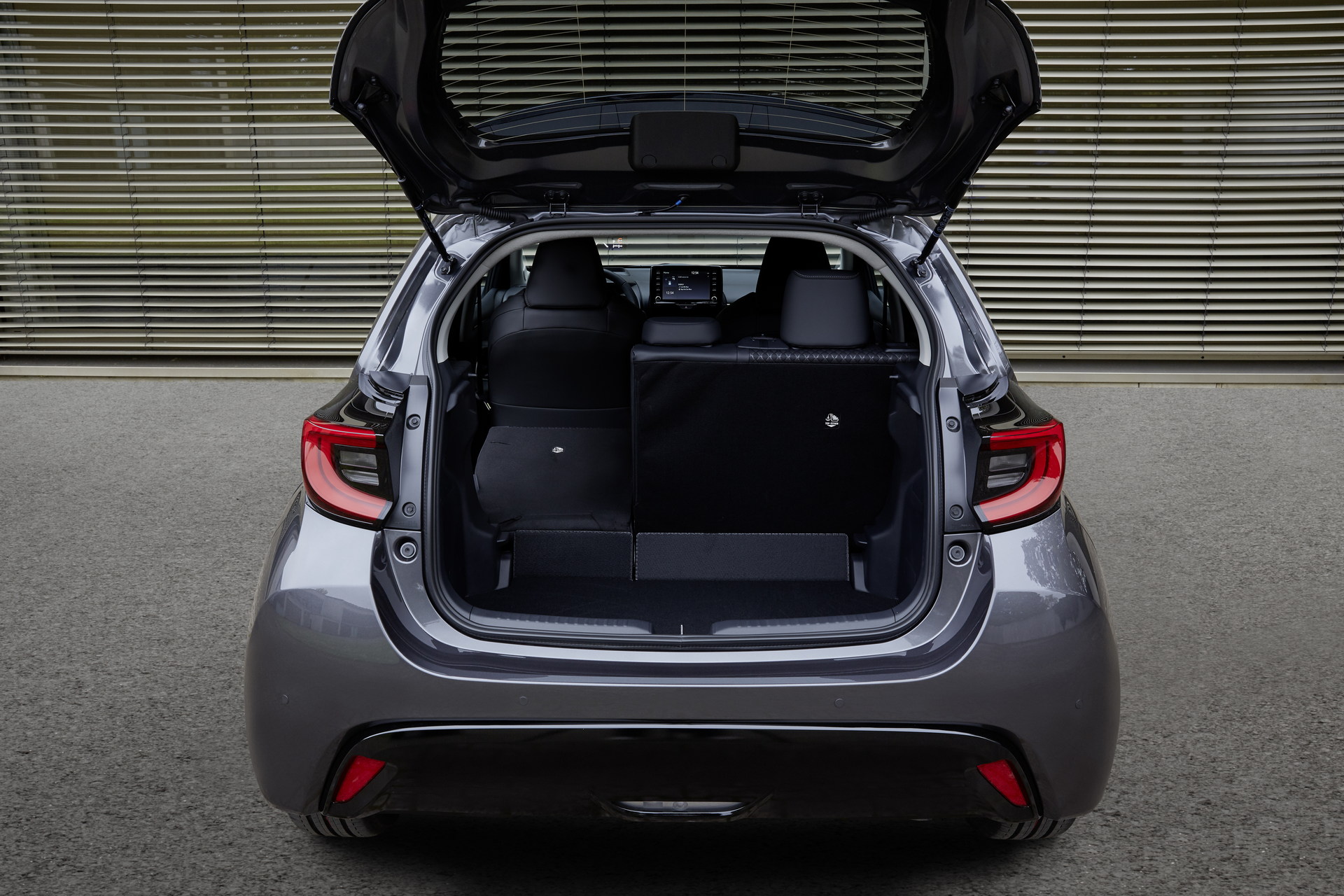 Download 2022 Mazda 2 Hybrid - Trunk HD Wallpaper 1920x1280 #25