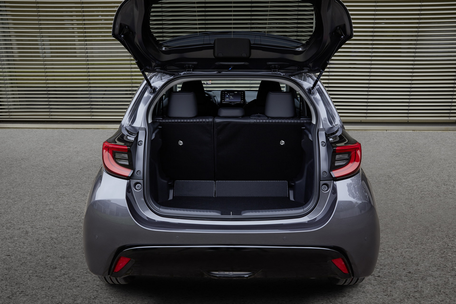 Download 2022 Mazda 2 Hybrid - Trunk HD Wallpaper 1920x1280 #26