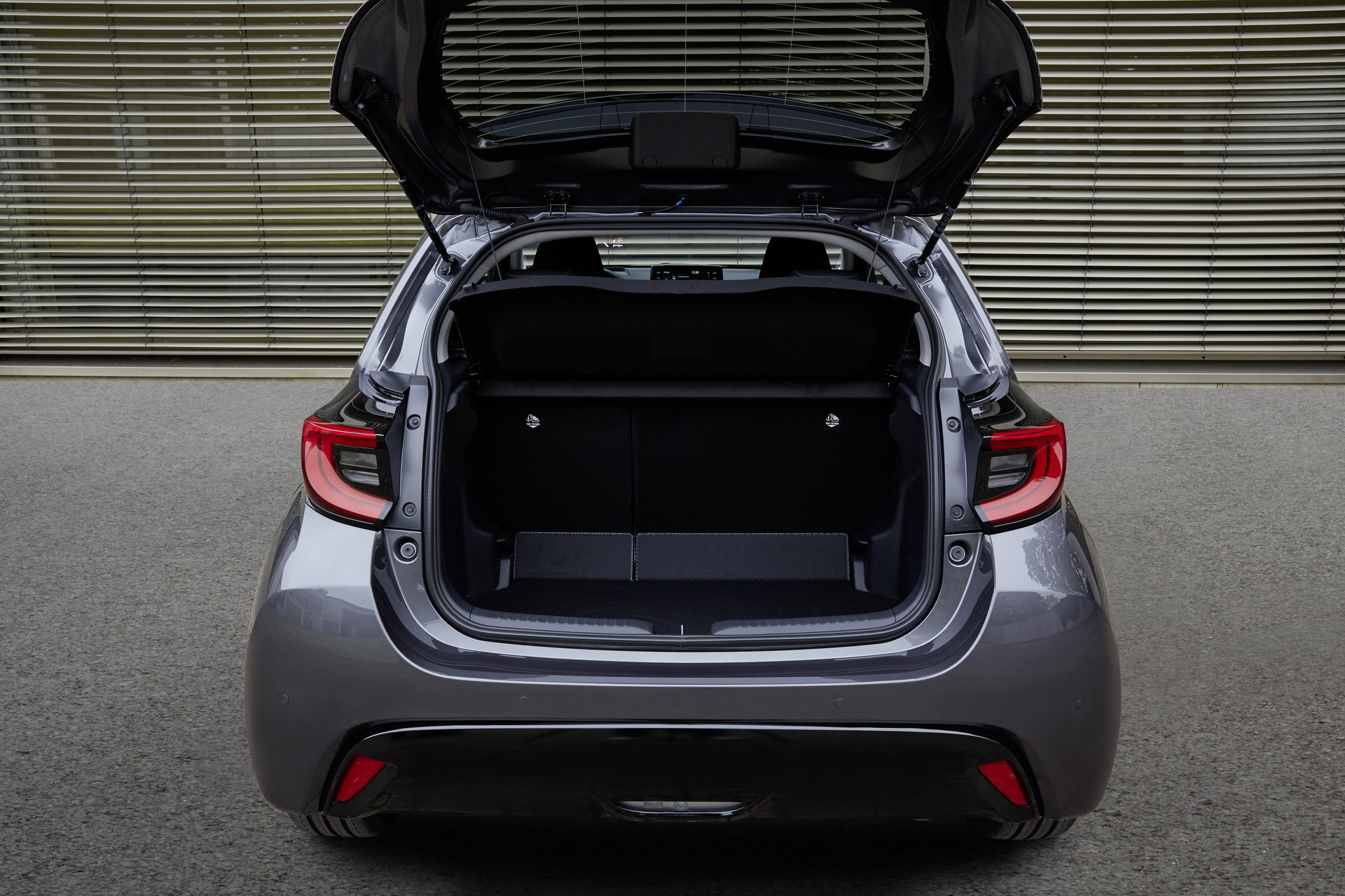 Download 2022 Mazda 2 Hybrid - Trunk HD Wallpaper 1920x1280 #27