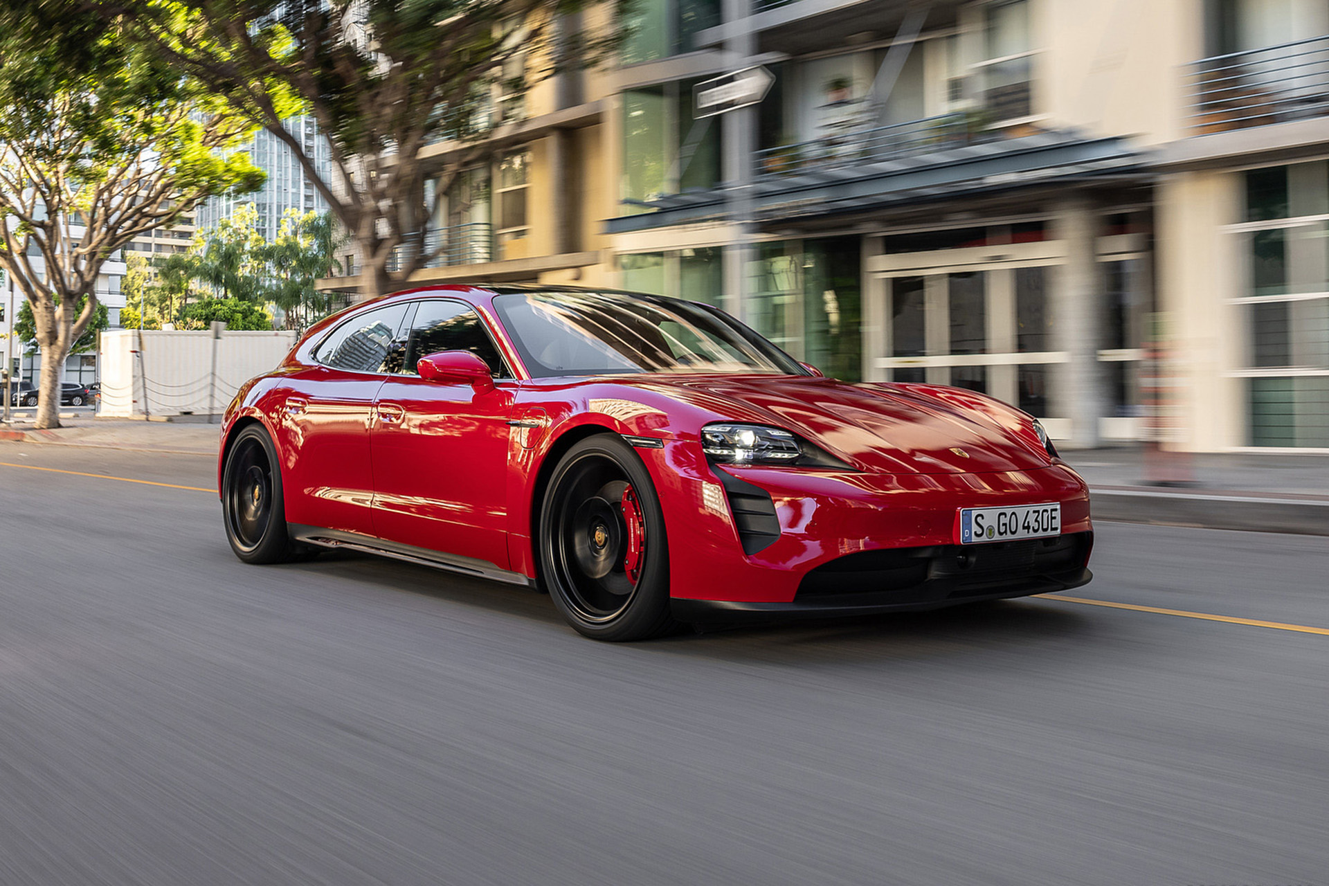 Download 2022 Porsche Taycan GTS Sport Turismo - Front Three-Quarter HD Wallpaper 1920x1280 #12