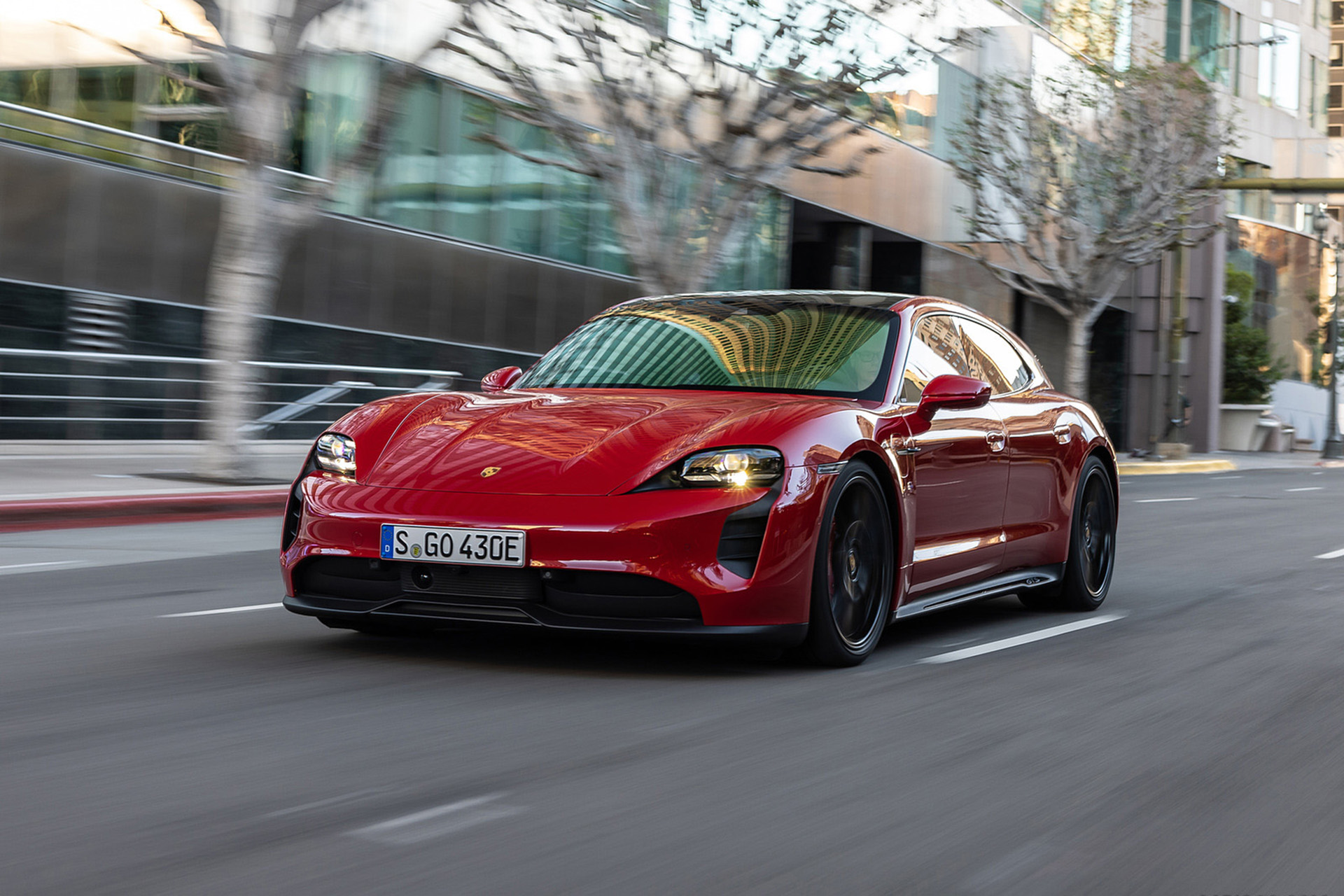 Download 2022 Porsche Taycan GTS Sport Turismo - Front Three-Quarter HD Wallpaper 1920x1280 #14