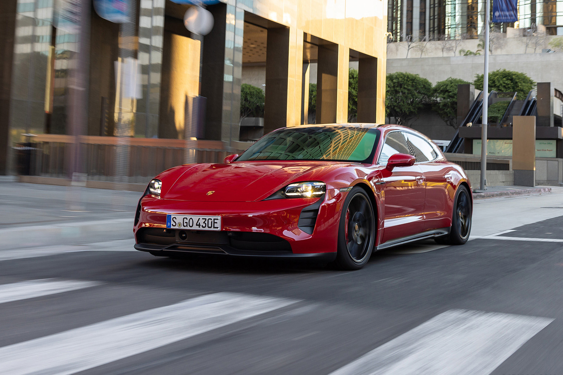 Download 2022 Porsche Taycan GTS Sport Turismo - Front Three-Quarter HD Wallpaper 1920x1280 #15