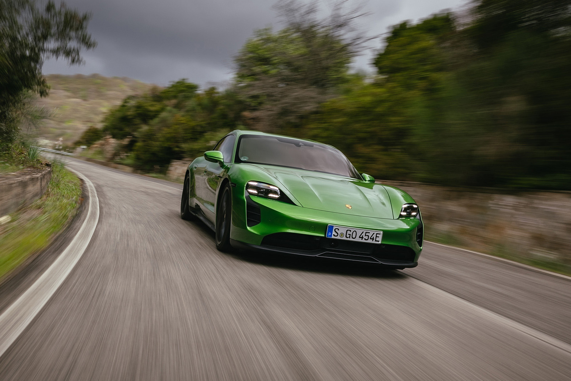 Download 2022 Porsche Taycan GTS Sport Turismo - Front HD Wallpaper 1921x1280 #35