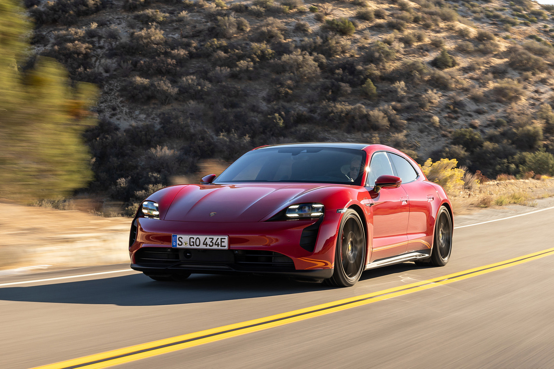 Download 2022 Porsche Taycan GTS Sport Turismo - Front HD Wallpaper 1920x1280 #9