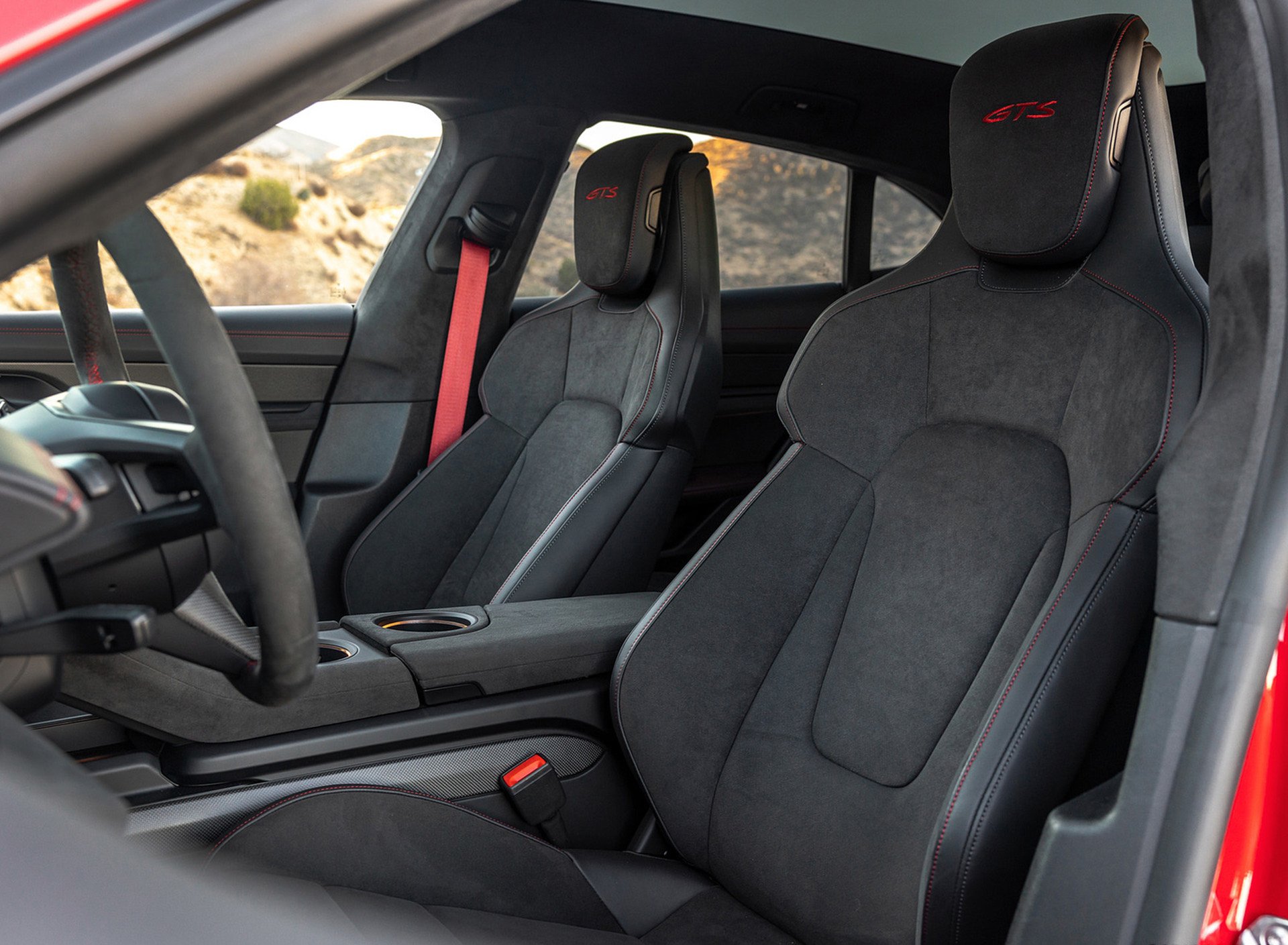 Download 2022 Porsche Taycan GTS Sport Turismo - Interior, Front Seats HD Wallpaper 1920x1409 #22