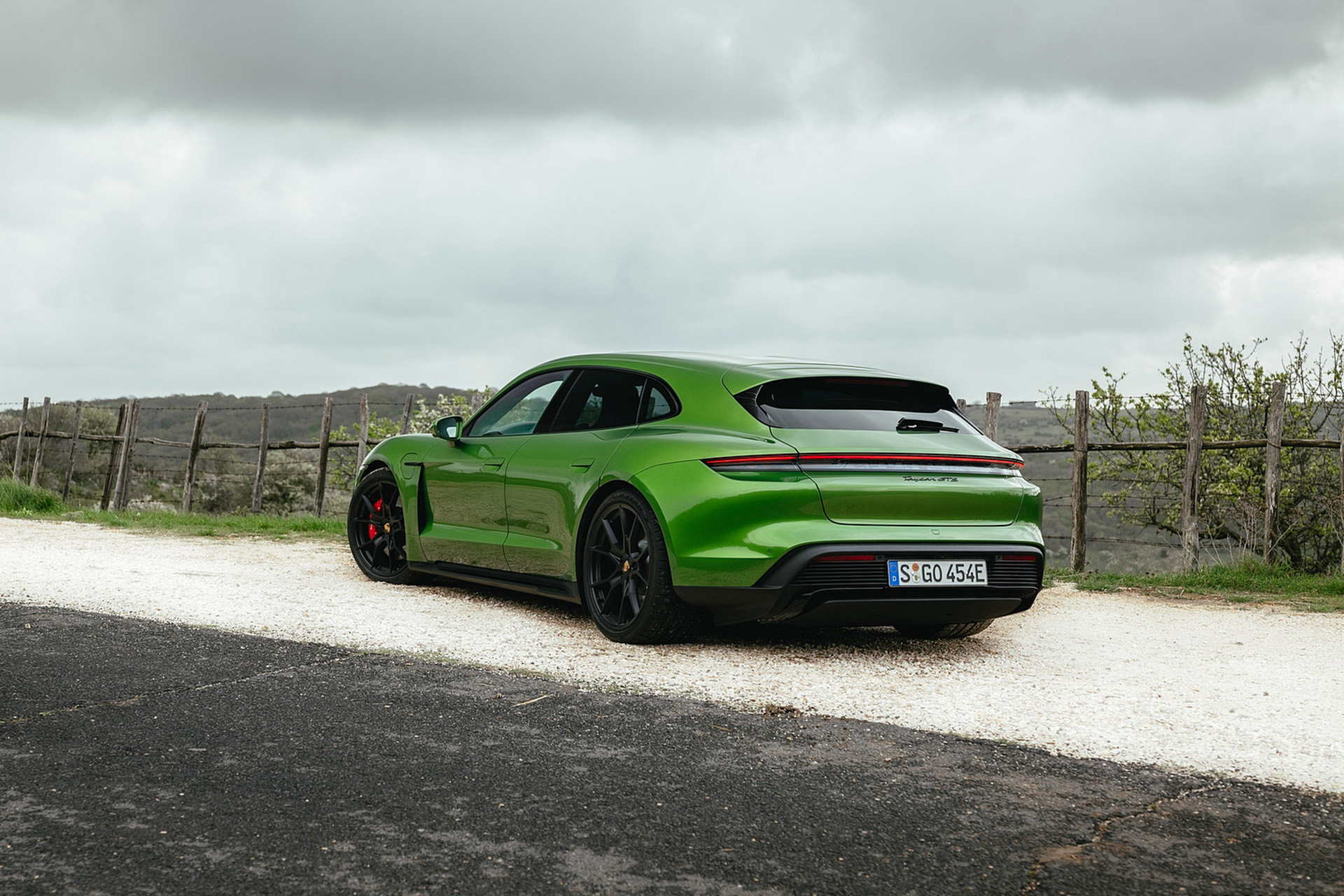 Download 2022 Porsche Taycan GTS Sport Turismo - Rear Three-Quarter HD Wallpaper 1920x1280 #45