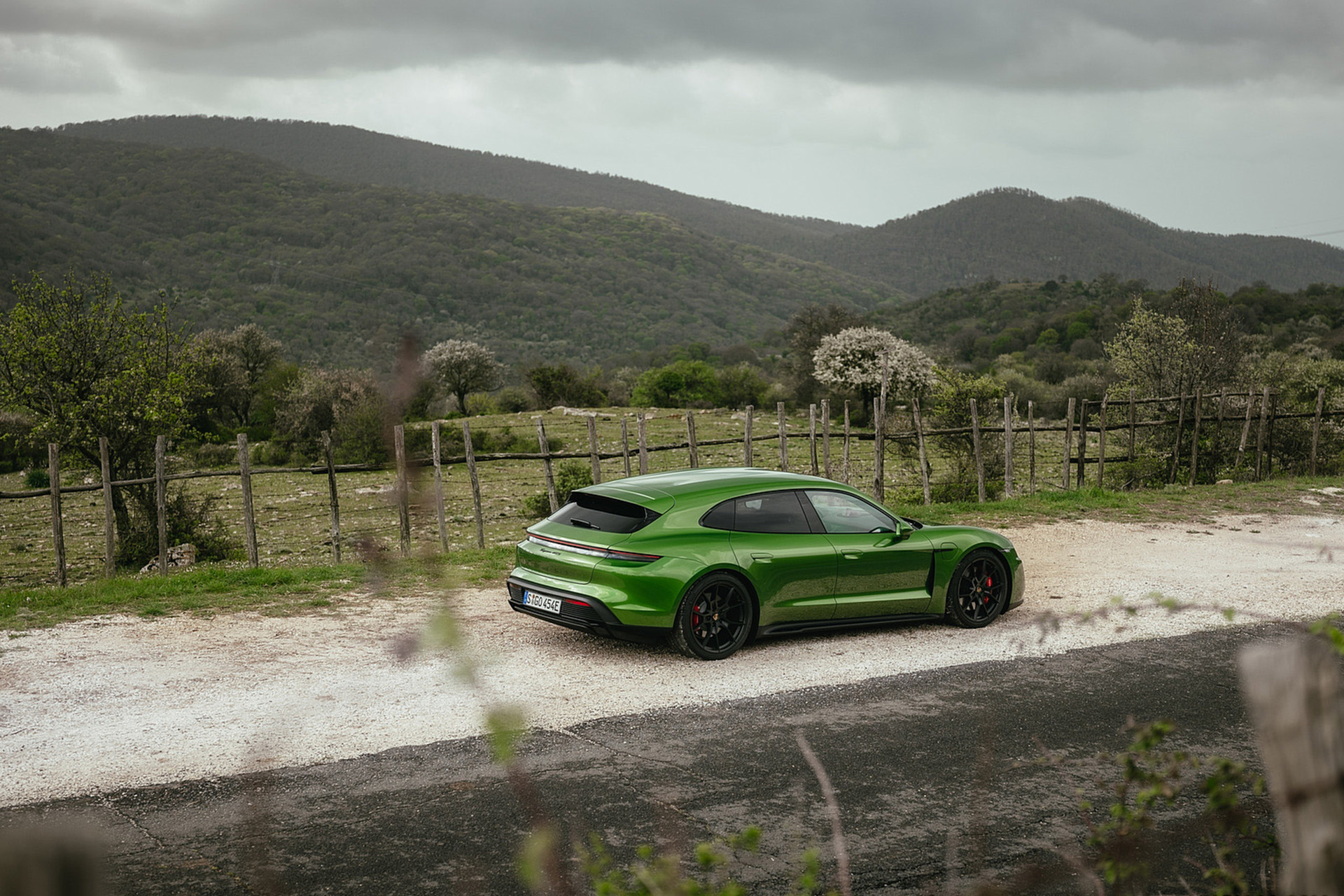 Download 2022 Porsche Taycan GTS Sport Turismo - Rear Three-Quarter HD Wallpaper 1920x1280 #46