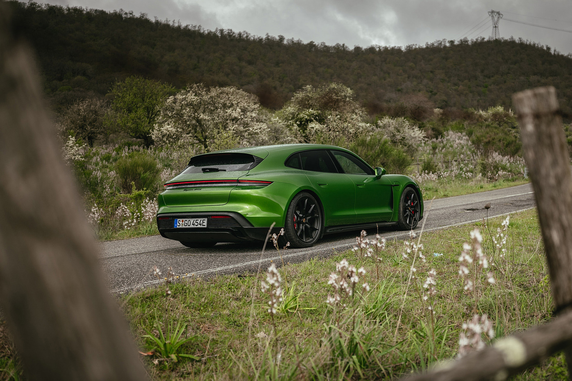 Download 2022 Porsche Taycan GTS Sport Turismo - Rear Three-Quarter HD Wallpaper 1920x1279 #51