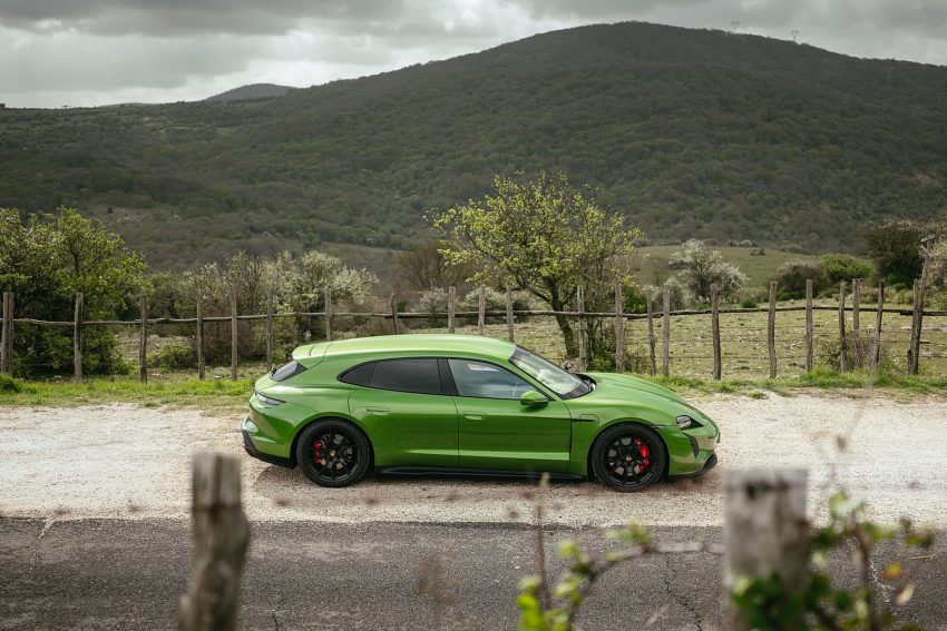 2022 Porsche Taycan GTS Sport Turismo - Side Wallpaper 850x567 #47