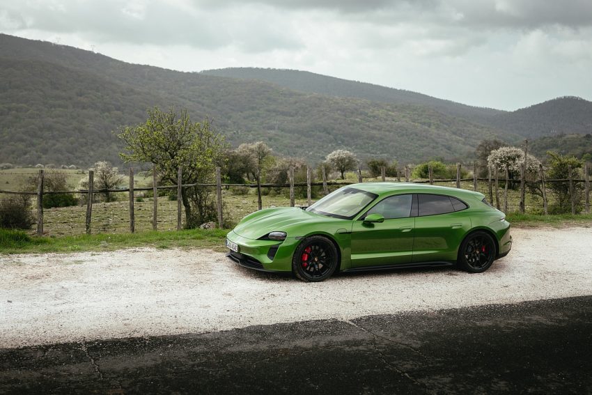 2022 Porsche Taycan GTS Sport Turismo - Side Wallpaper 850x567 #44