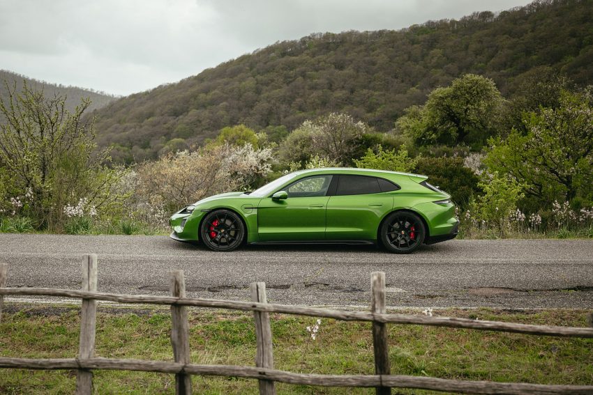 2022 Porsche Taycan GTS Sport Turismo - Side Wallpaper 850x567 #52