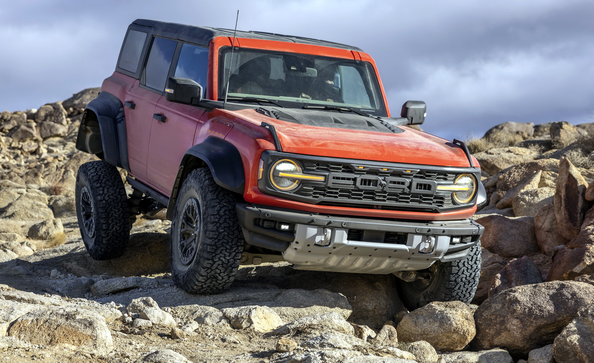 Download 2022 Ford Bronco Raptor - Front HD Wallpaper 1921x1176 #13
