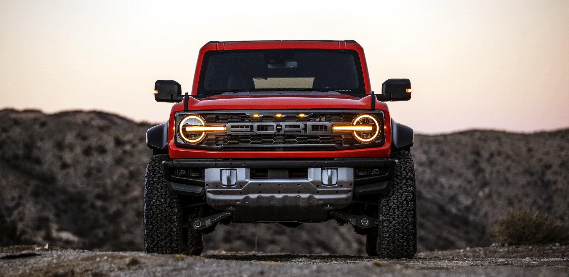 Download 2022 Ford Bronco Raptor - Front HD Wallpaper 1921x936 #3
