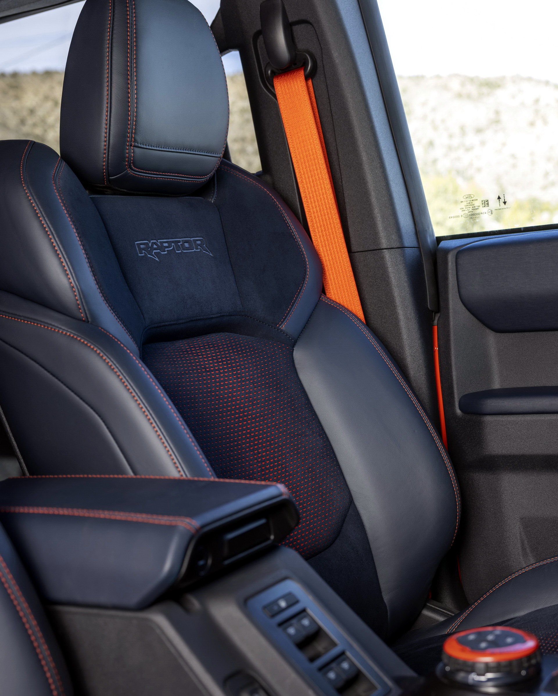 Download 2022 Ford Bronco Raptor - Interior, Seats HD Phone Wallpaper 1921x2396 #40