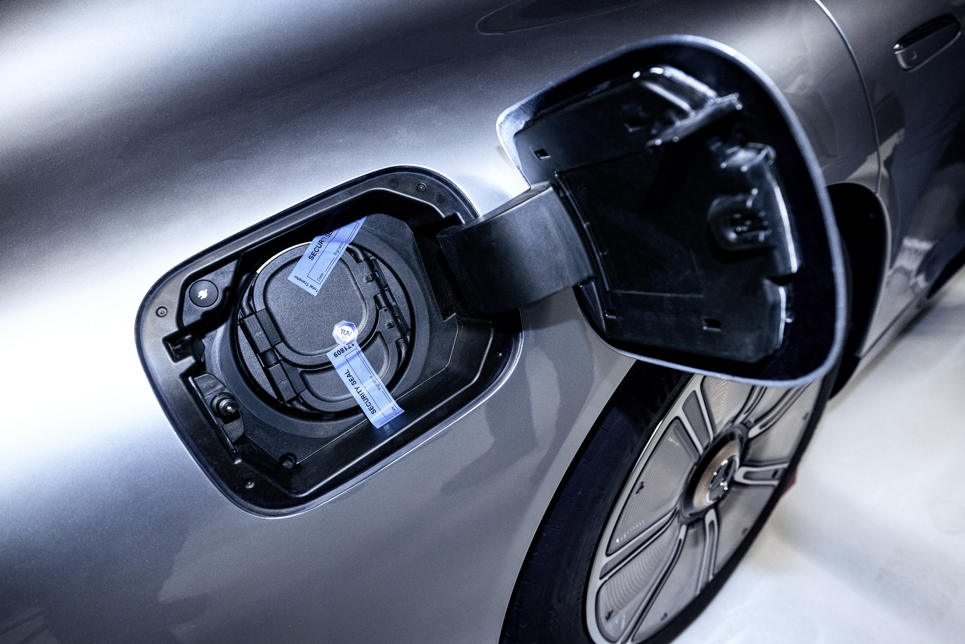 Download 2022 Mercedes-Benz Vision EQXX - Charging Connector HD Wallpaper 1920x1281 #53