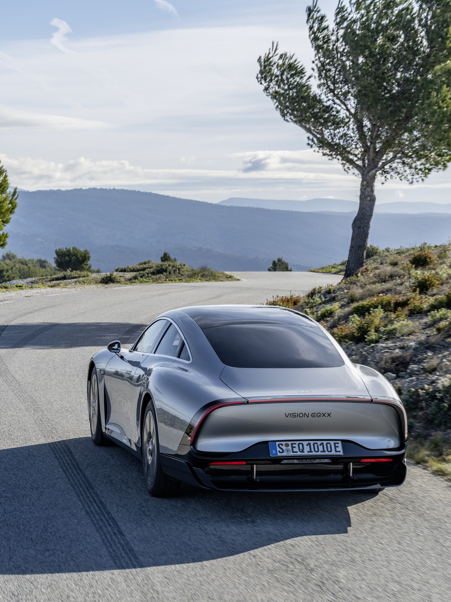 Download 2022 Mercedes-Benz Vision EQXX - Rear HD Phone Wallpaper 1440x1920 #37