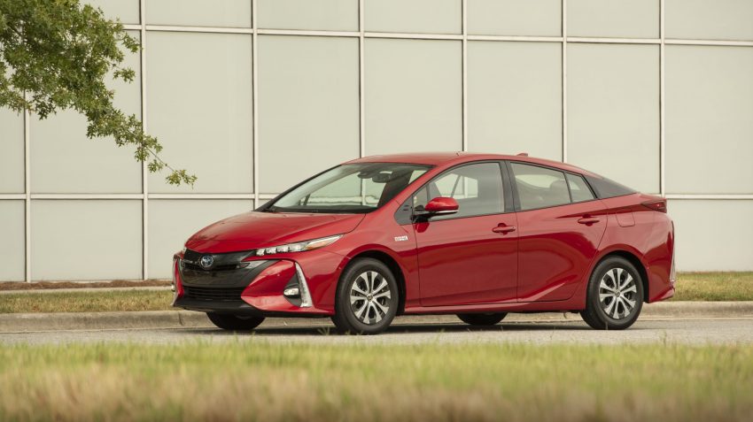 2022 Toyota Prius Prime - Front Three-Quarter Wallpaper 850x477 #2