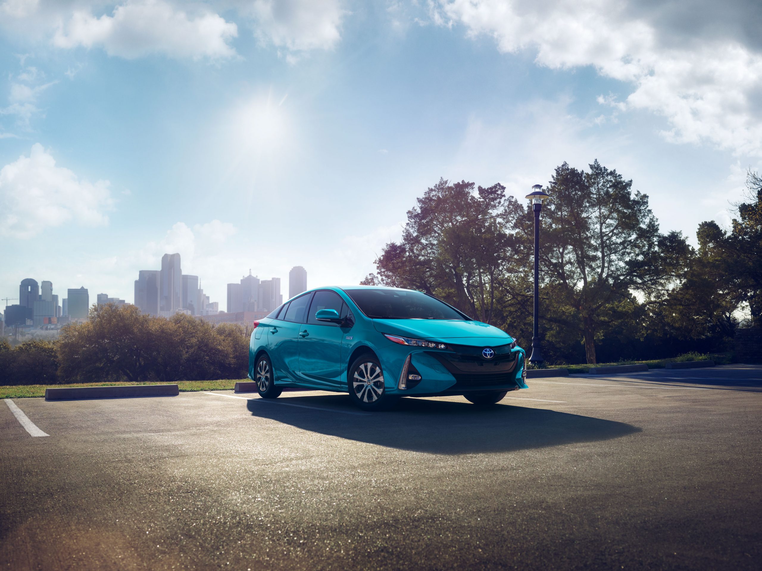 Download 2022 Toyota Prius Prime - Front Three-Quarter HD Wallpaper 2560x1920 #36