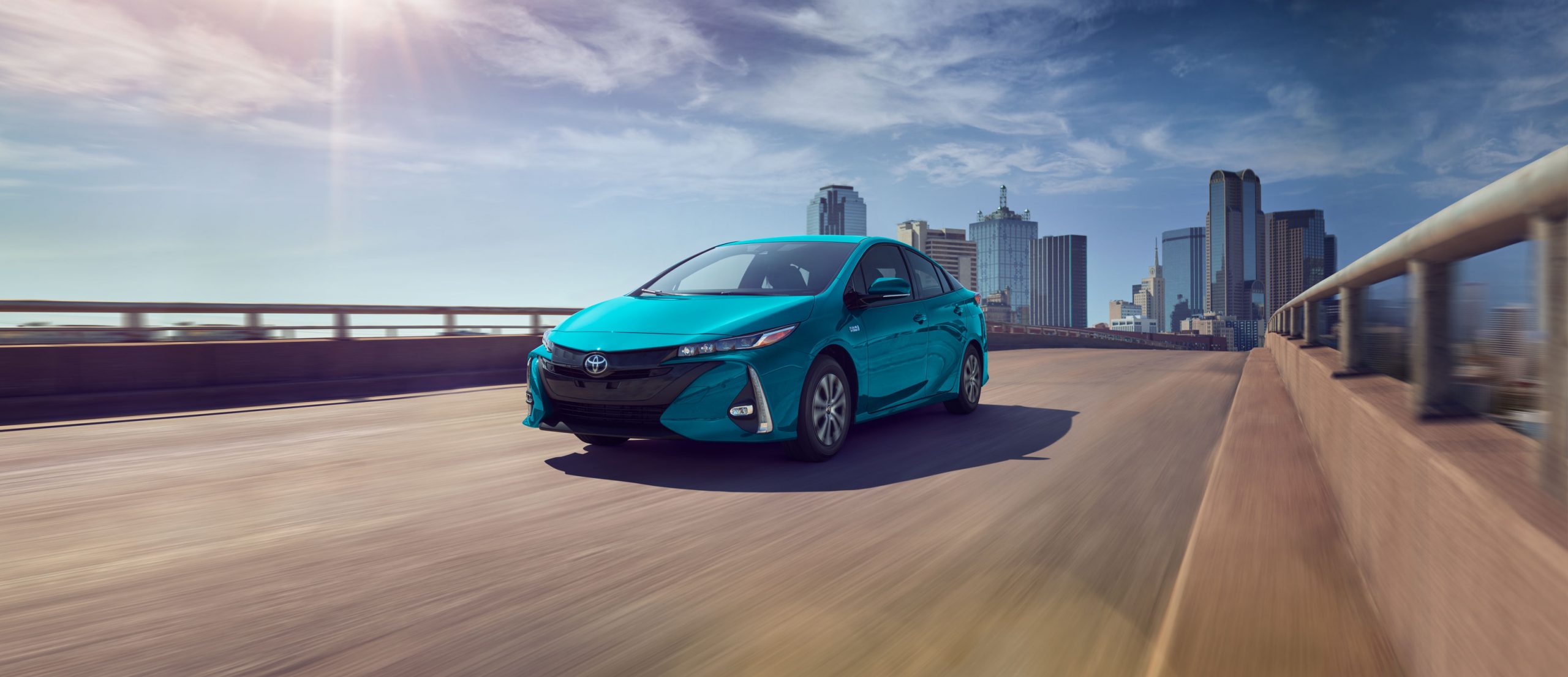 Download 2022 Toyota Prius Prime - Front Three-Quarter HD Wallpaper 2560x1105 #37