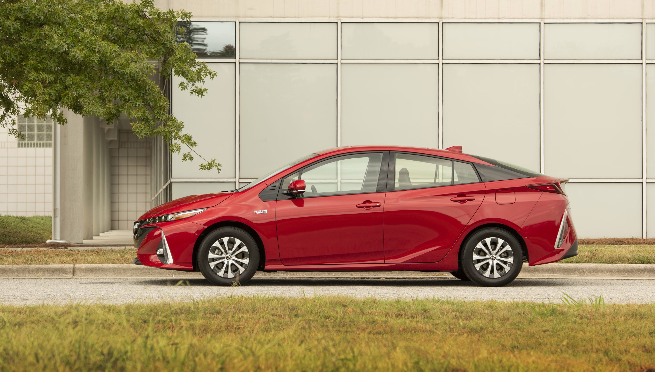 Download 2022 Toyota Prius Prime - Side HD Wallpaper 2560x1456 #5