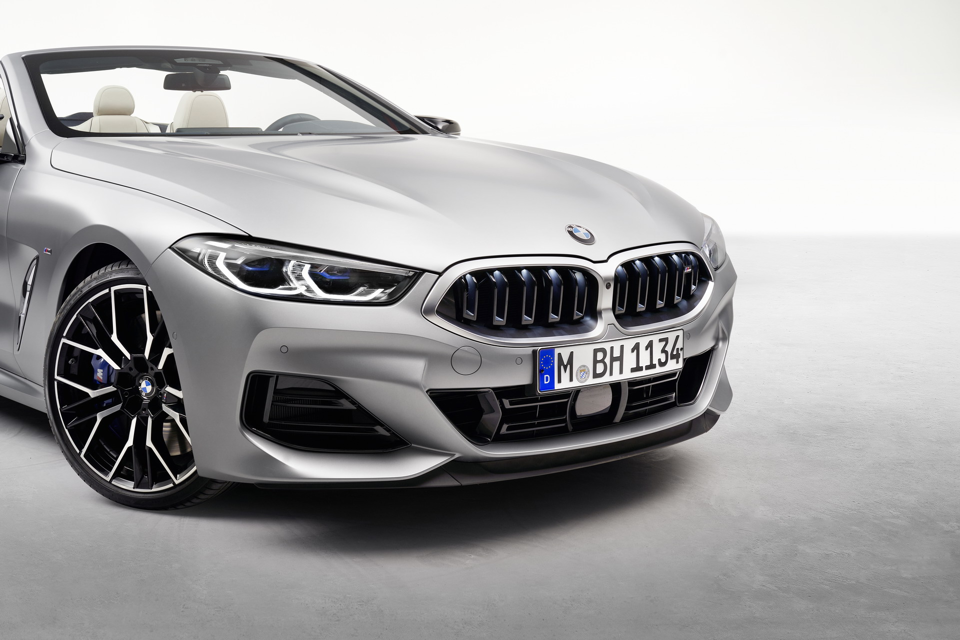 Download 2023 BMW M850i xDrive Convertible - Front HD Wallpaper 1921x1281 #20