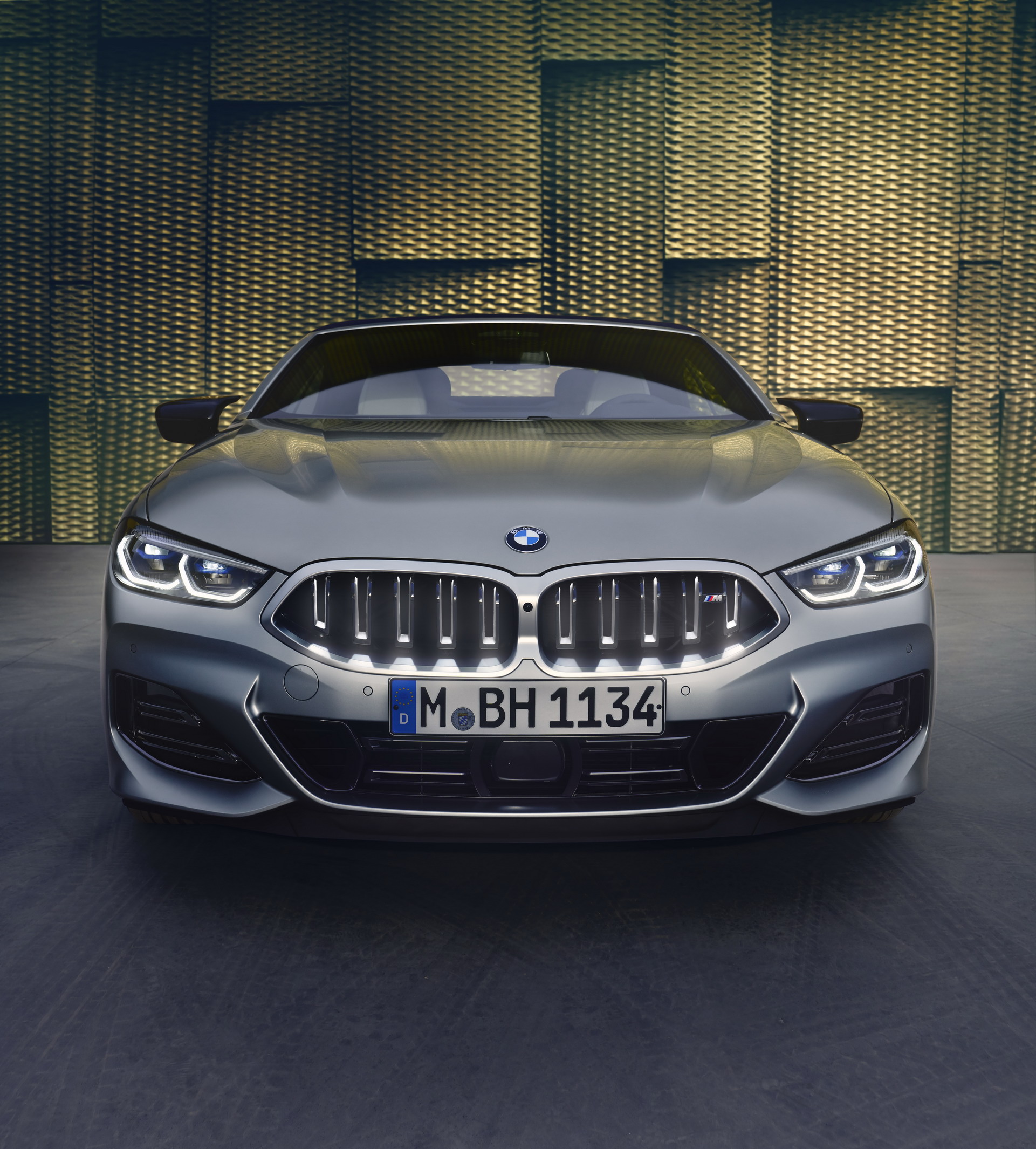 Download 2023 BMW M850i xDrive Convertible - Front HD Phone Wallpaper 1921x2130 #12