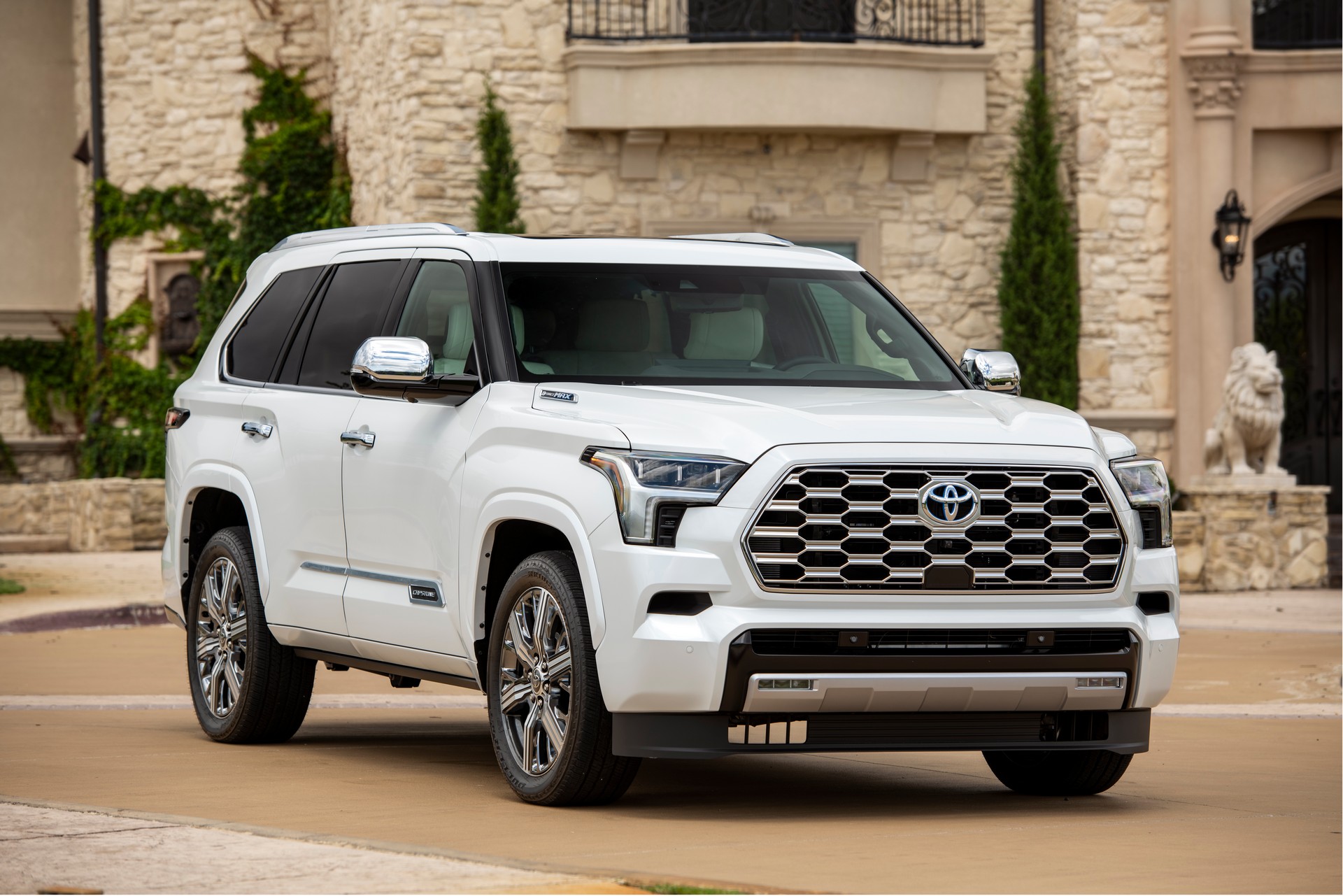 Download 2023 Toyota Sequoia Capstone - Front Three-Quarter HD Wallpaper 1920x1281 #39