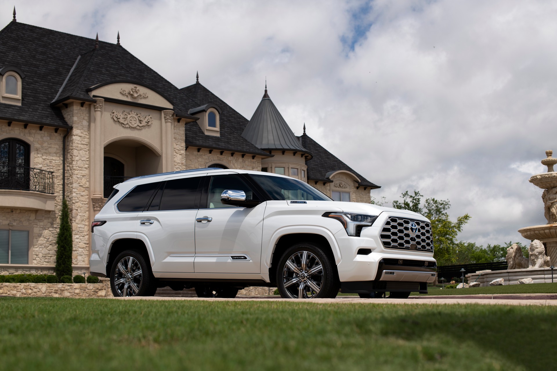 Download 2023 Toyota Sequoia Capstone - Front Three-Quarter HD Wallpaper 1920x1280 #40