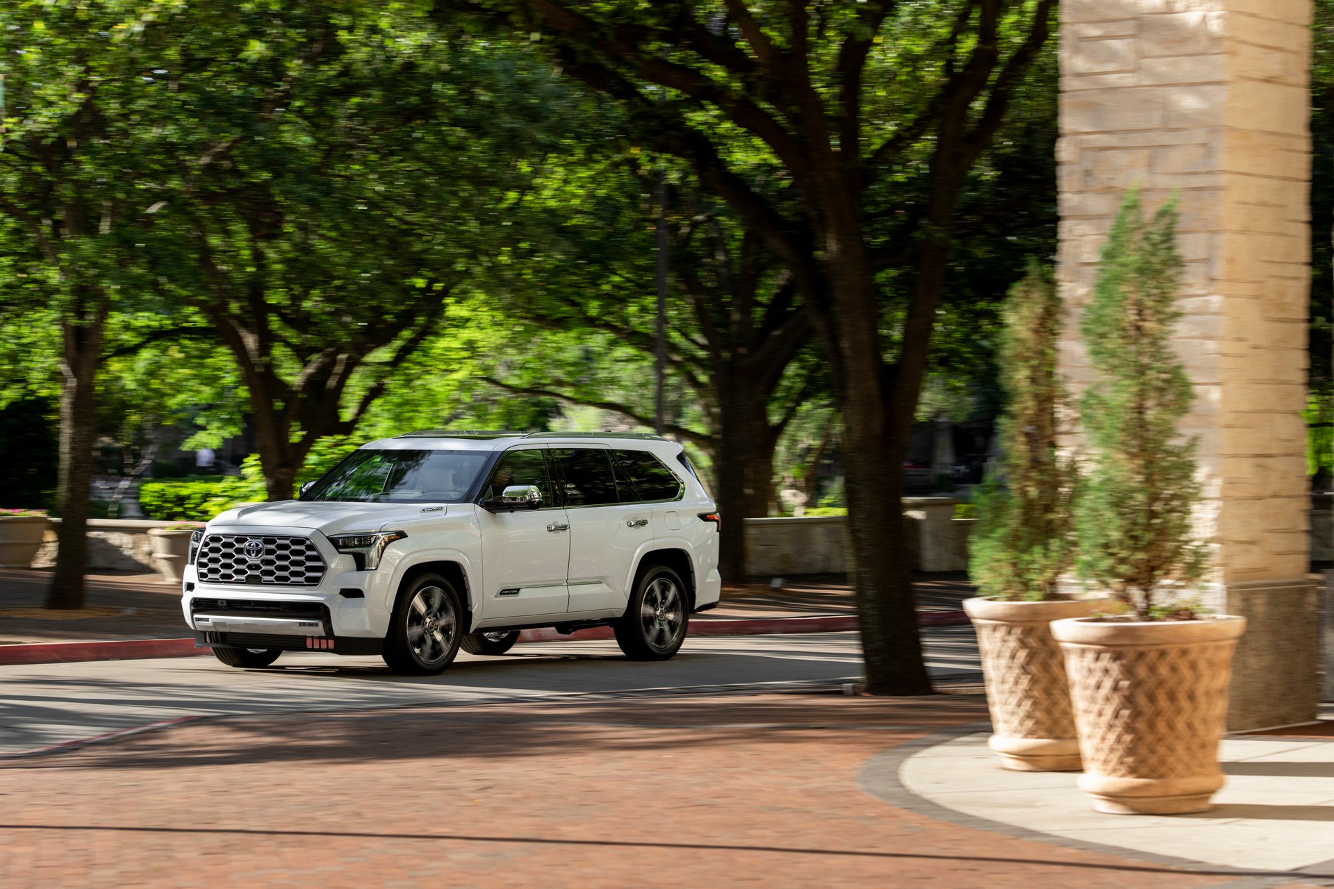 Download 2023 Toyota Sequoia Capstone - Front Three-Quarter HD Wallpaper 1920x1280 #49