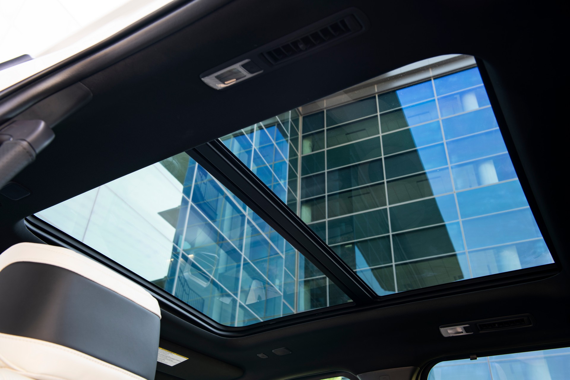 Download 2023 Toyota Sequoia Capstone - Panoramic Roof HD Wallpaper 1920x1280 #101