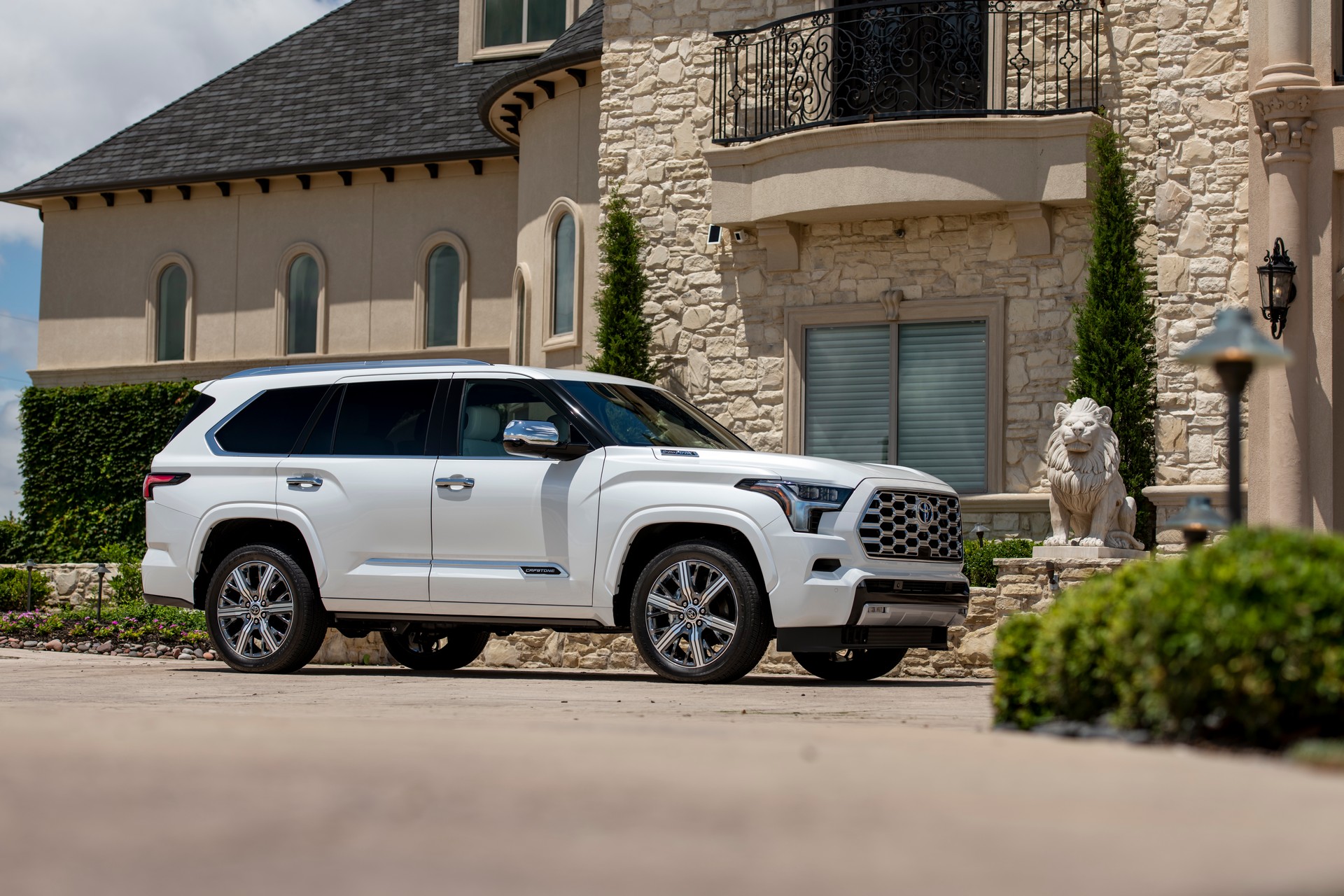 Download 2023 Toyota Sequoia Capstone - Side HD Wallpaper 1920x1280 #41