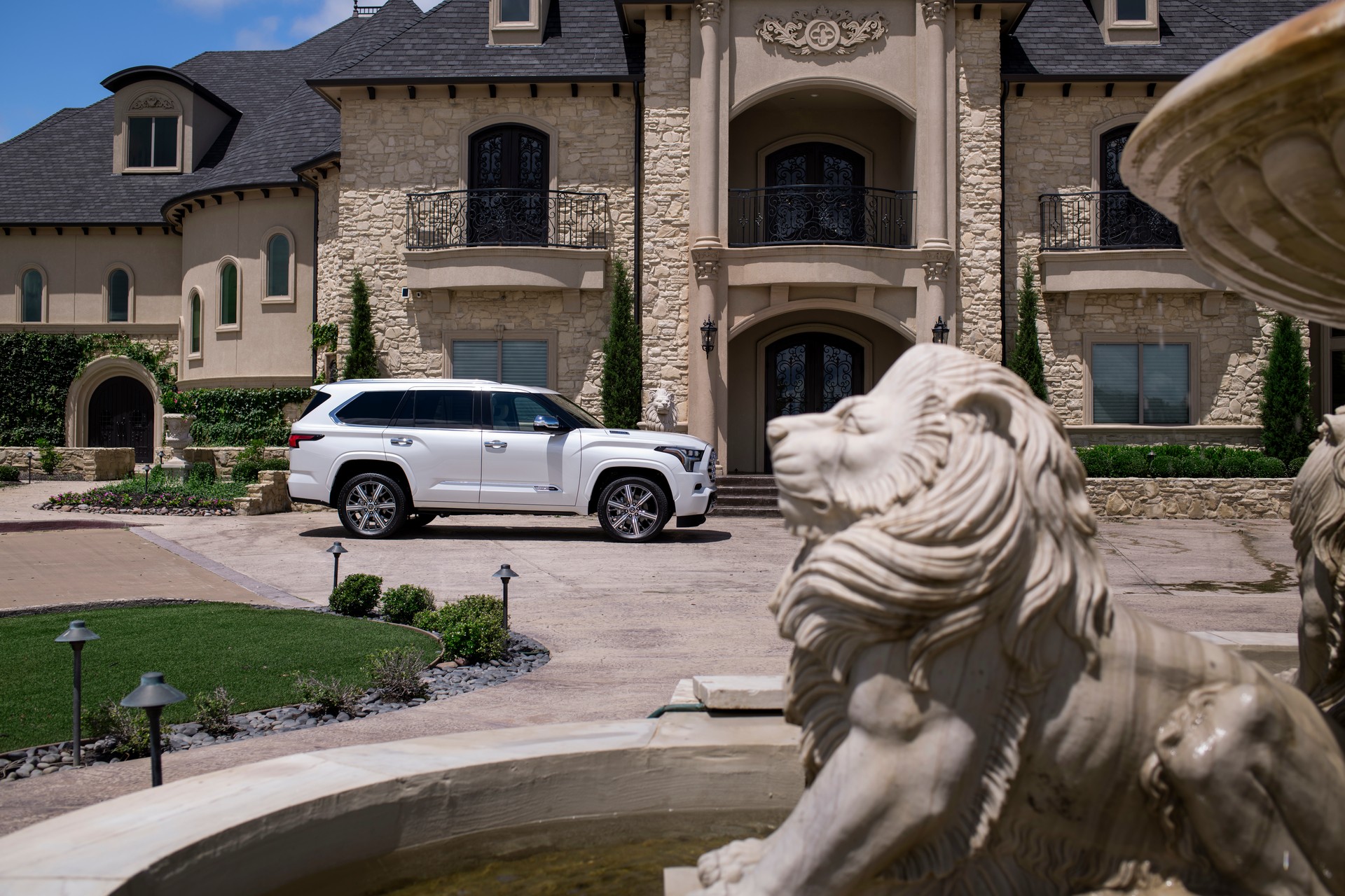 Download 2023 Toyota Sequoia Capstone - Side HD Wallpaper 1920x1280 #42