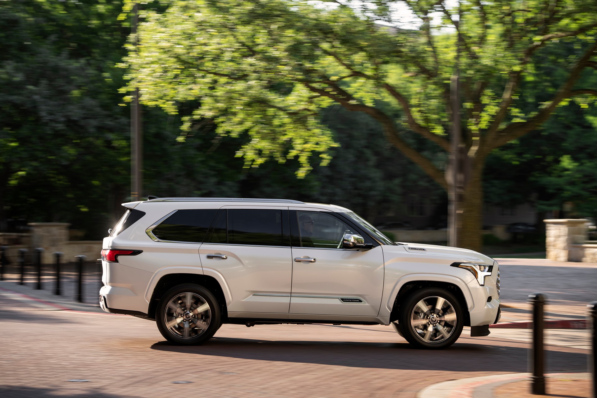 Download 2023 Toyota Sequoia Capstone - Side HD Wallpaper 1920x1280 #58