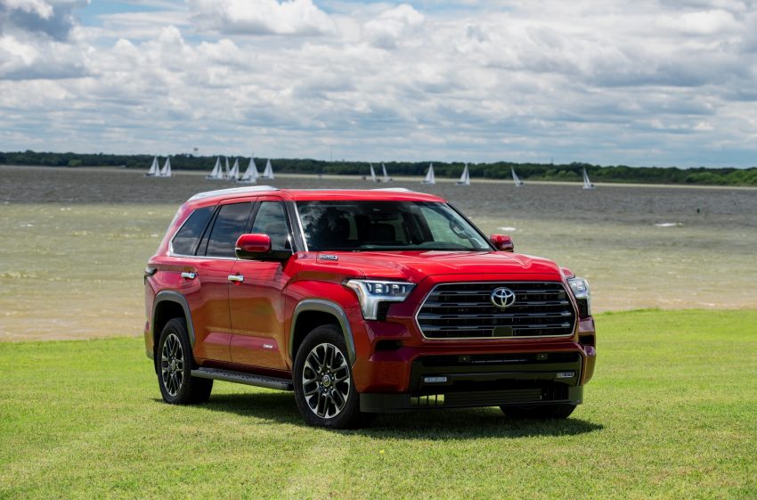 2023 Toyota Sequoia Limited - Front Three-Quarter Wallpaper 850x561 #16