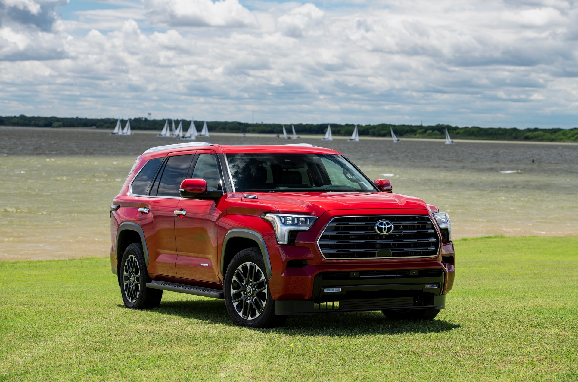 Download 2023 Toyota Sequoia Limited - Front Three-Quarter HD Wallpaper 1920x1268 #16