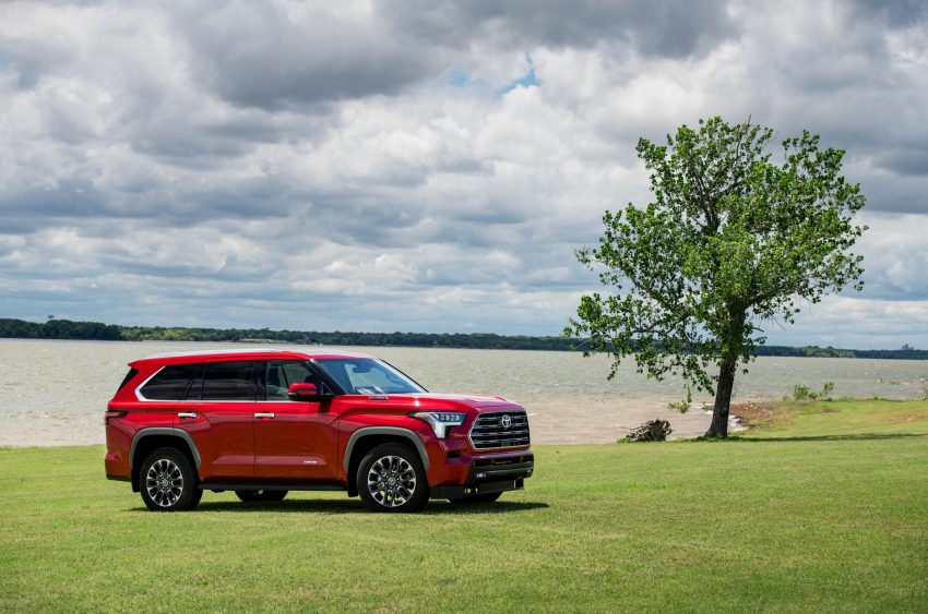 2023 Toyota Sequoia Limited - Front Three-Quarter Wallpaper 850x563 #17