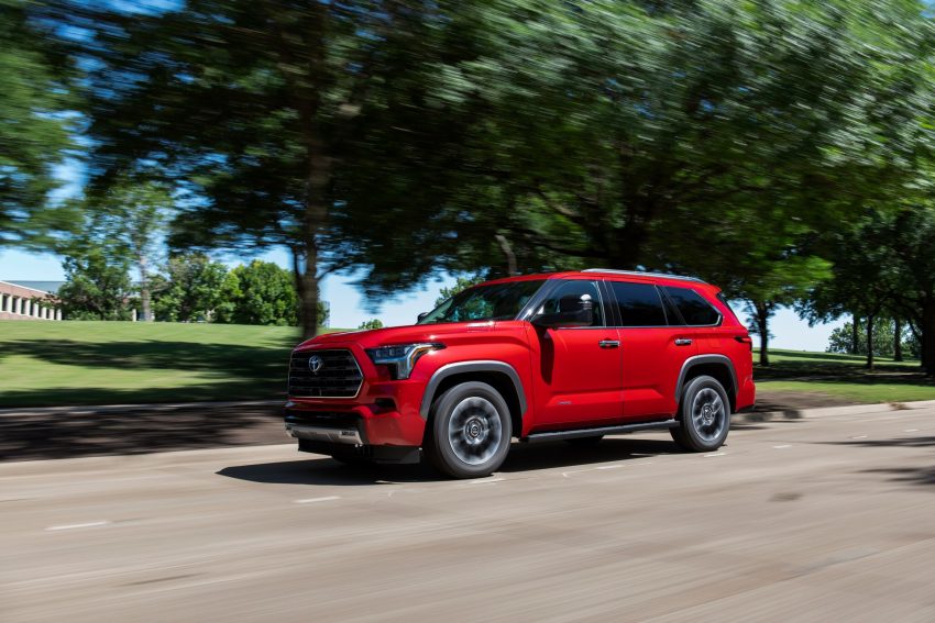 2023 Toyota Sequoia Limited - Front Three-Quarter Wallpaper 850x567 #12