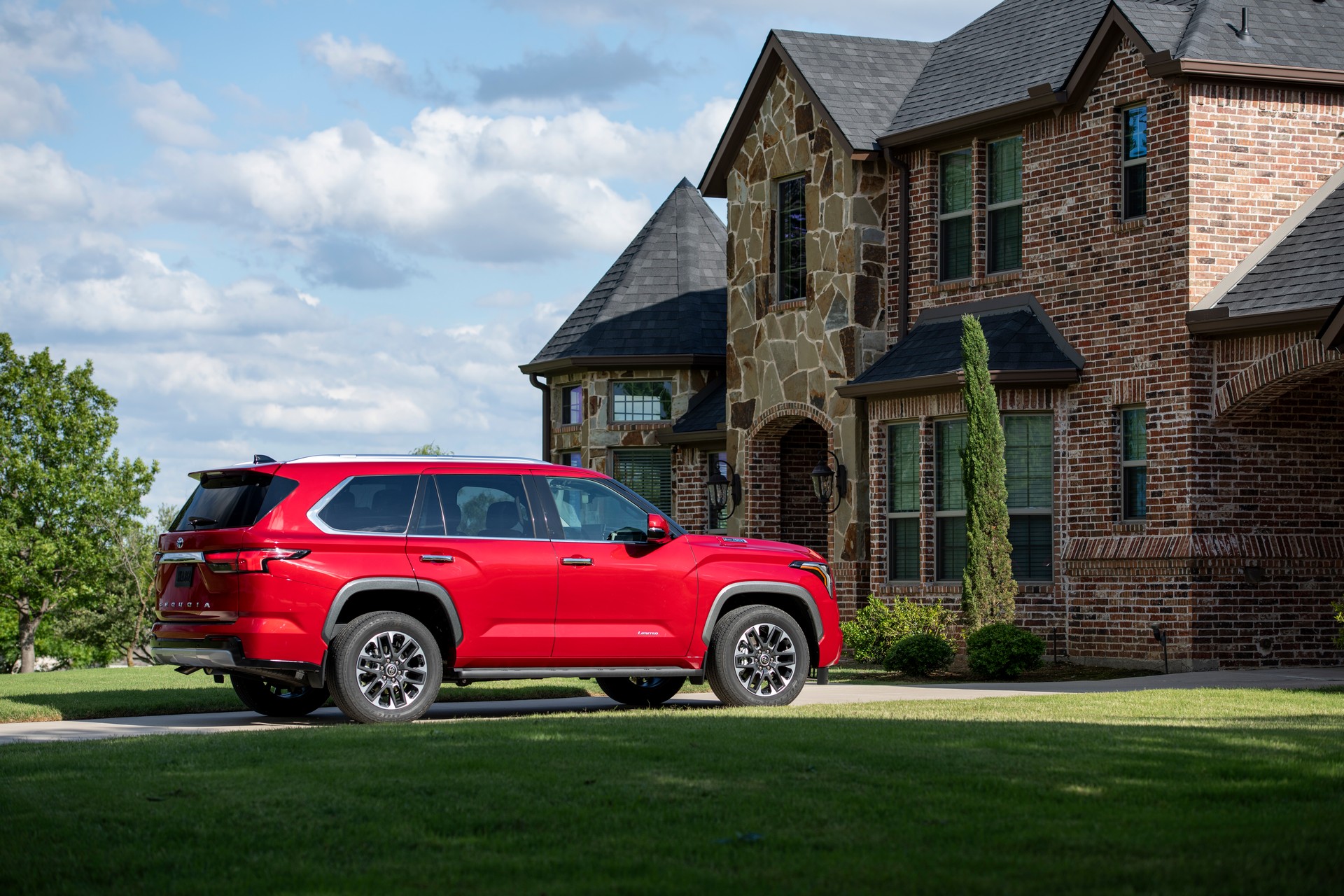 Download 2023 Toyota Sequoia Limited - Rear Three-Quarter HD Wallpaper 1920x1280 #7