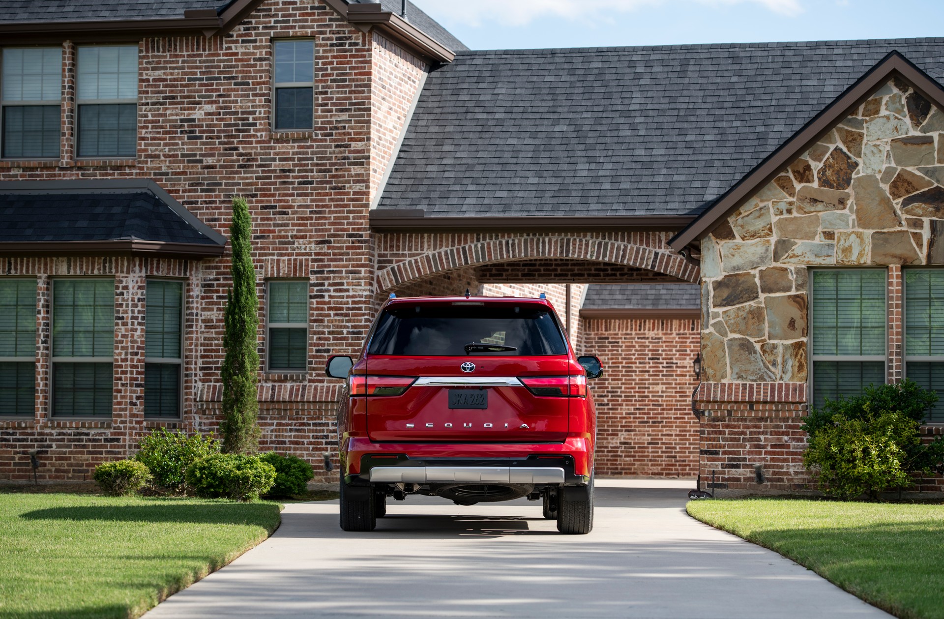 Download 2023 Toyota Sequoia Limited - Rear HD Wallpaper 1920x1259 #8