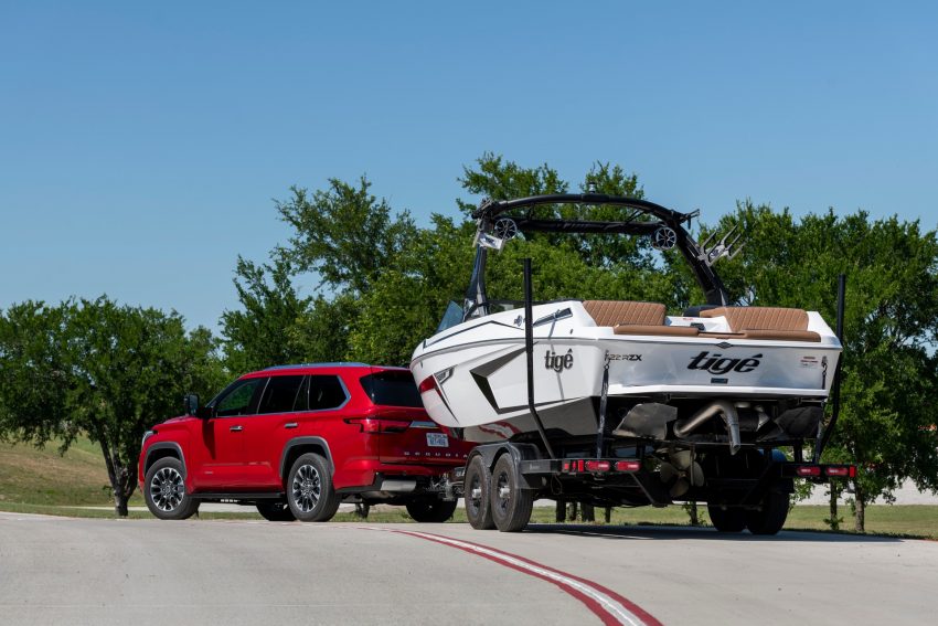 2023 Toyota Sequoia Limited - Towing a Boat Wallpaper 850x567 #15